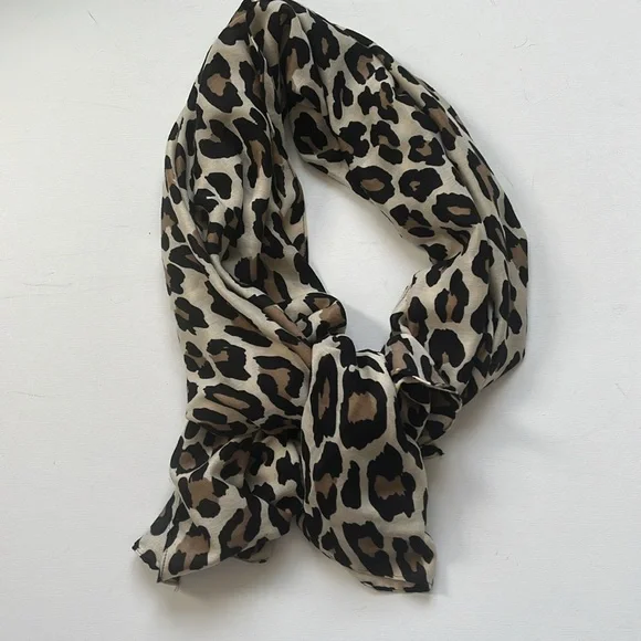 Chic Leopard Print Scarf - Picture 3 of 8